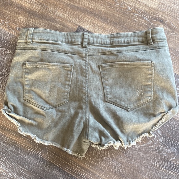 Love Tree Shorts - Picture 3 of 3